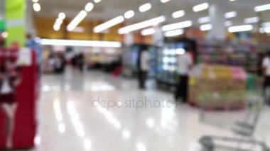 Tüketicilerin alışveriş sepeti üzerinden süpermarkette bulanık atış 