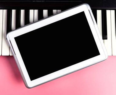 Müzik uygulama üstünde klavye alay etmek yukarıya için boş tablet