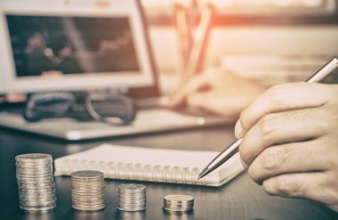 Onun kalemi ile borsa gelir para sayma iş adamı