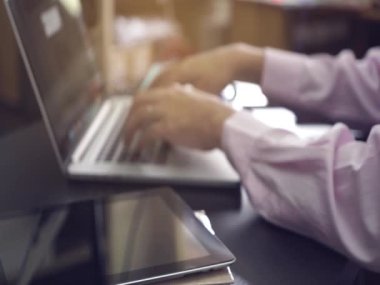 Onun iş bitirme ve bırakarak iş adamı 