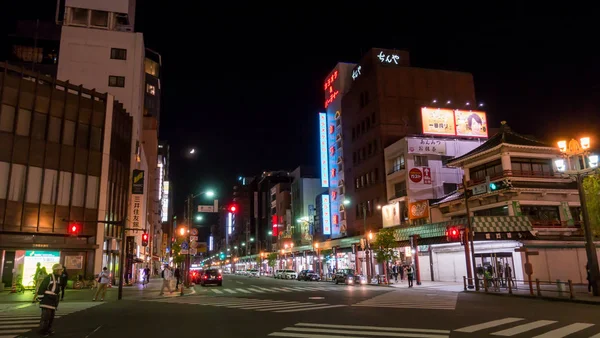 Edo Dori è la via dello shopping situata vicino al Santuario Sensoji — Foto Stock