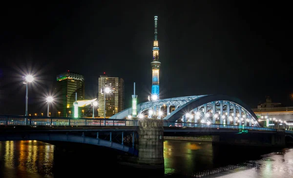 Most přes Asakusa do Sumida mrakodrapy — Stock fotografie