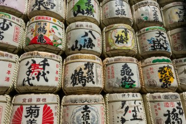 Meiji Tapınağı Duvar kadar iyiliği varil stok.
