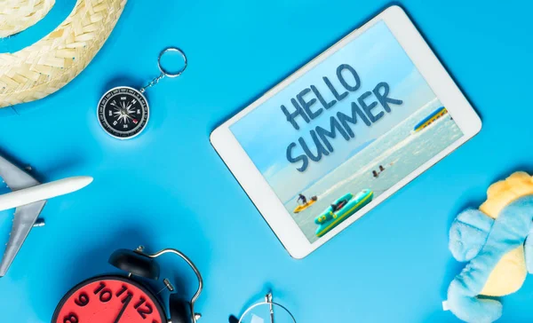 Hello Summer poster on tablet with summer travel accessories — Stock Photo, Image