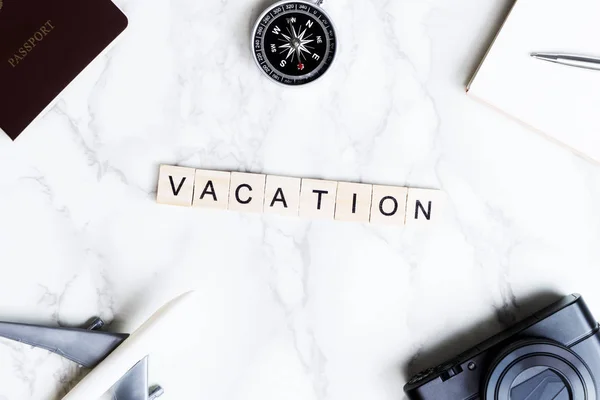 Vacation accessories on luxury marble surface — Stock Photo, Image