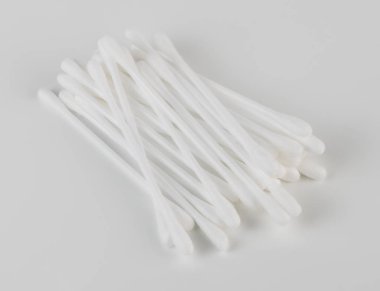 Grup pamuk tomurcukları beyaz arka plan üzerinde