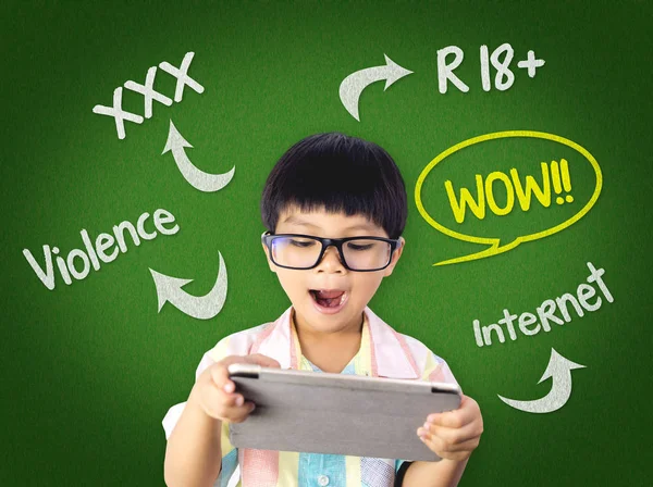 Çocuk tehlikeli Internet içeriğine üzerinde şaşırtıcı
