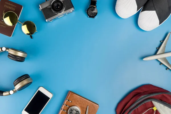 Travel accessories with center blue copy space — Stock Photo, Image