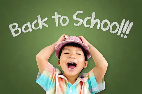 Preguiçoso menino está gritando zangado não quer voltar para a escola — Fotografia de Stock