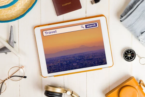Online travel search on Tablet with tokyo background — Stock Photo, Image
