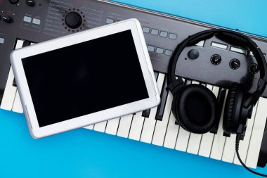 Music studio nesne müzik stüdyosu kadar alay için ekranda boş tablet