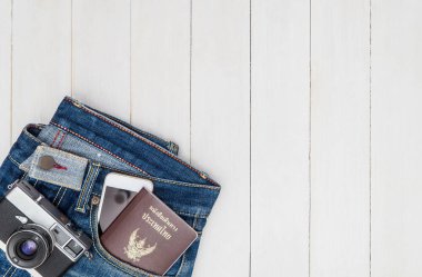 Hipster seyahat moda ve nesneler üzerinde beyaz ahşap kopya alanı seyahat konsepti için