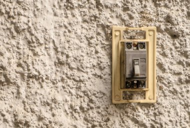 Sıva duvar kopya alanı üzerinde elektrik kırma anahtarı