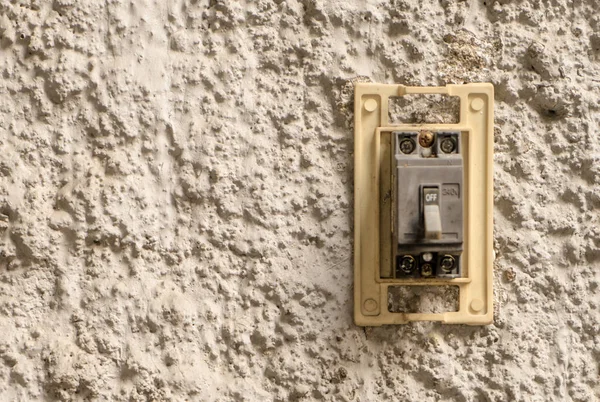 Interruptor de rotura eléctrico en el espacio de copia de pared de estuco — Foto de Stock