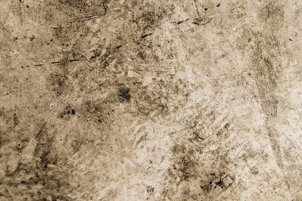 Цементна підлога з шинами доріжка і фут-друк бруду — стокове фото