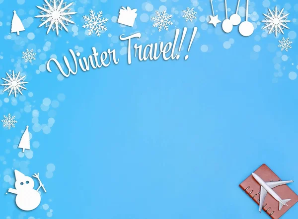 Airplane on blue background for winter travel concept — Stock Photo, Image