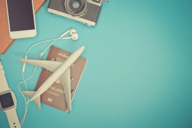 Mavi kopya alanı vintage tonlama içinde yolculuk nesne ve Gadget'ı