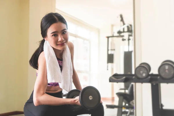 Gran Mujer Forma Está Trabajando Solo Fitness — Foto de Stock