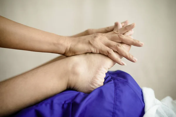 Main Pousse Les Pieds Position Spéciale Massage Thaïlandais — Photo
