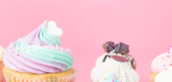 Top Cupcake Con Corazón Rosa Para Amor Concepto San Valentín — Foto de Stock