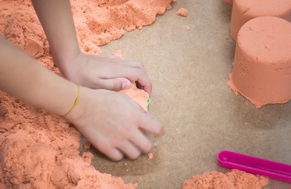 Jongen Speelt Met Zandbak Speelgoed Educatieve Speeltuin — Stockfoto