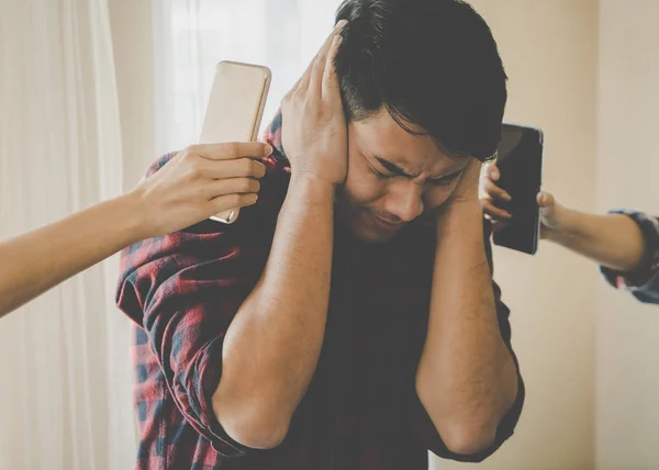 Gelegenheitsmann Ist Gestresst Durch Telefonklingeln — Stockfoto