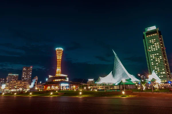 Skyline e Kobe Port Tower iluminam-se à noite — Fotografia de Stock