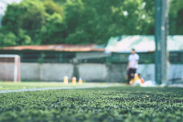 背景のためのぼやけたトレーニングのためのサッカーアカデミーフィールド — ストック写真