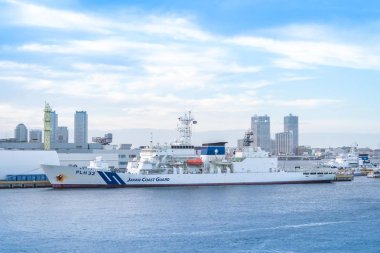 Japon Sahil Güvenlik gemisi Yokohama Limanı 'na yanaşıyor..
