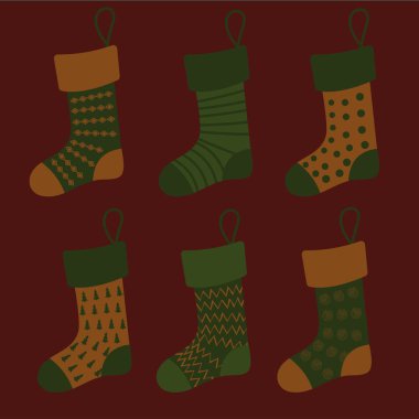 turuncu ve yeşil renklerde farklı desenleri ile Noel çorap kümesi