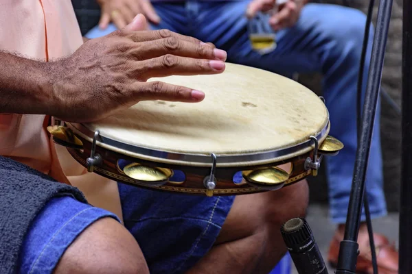 Tamborim sendo interpretado por um ritimist — Fotografia de Stock