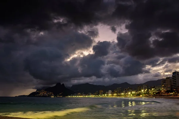 Noche en las playas de Río de Janeiro —  Fotos de Stock