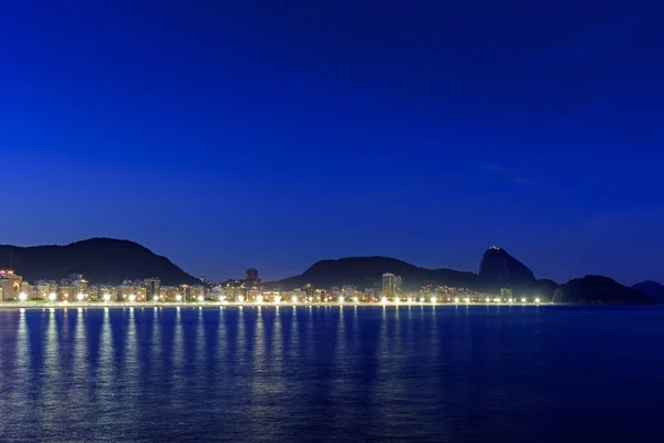 Praia de Copacabana à noite — Fotografia de Stock