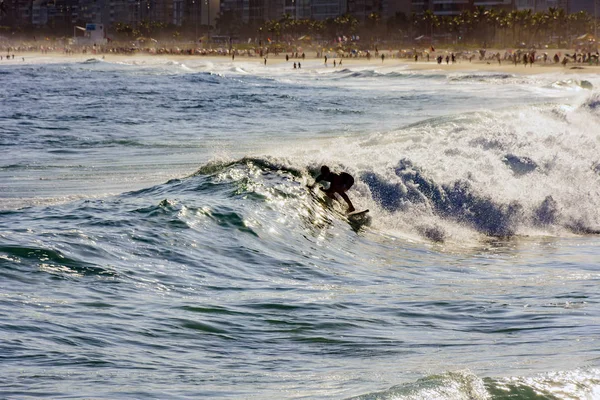 Surfer op Ipanema beach — Stockfoto