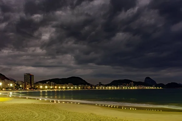 Copacabana-stranden på natten — Stockfoto