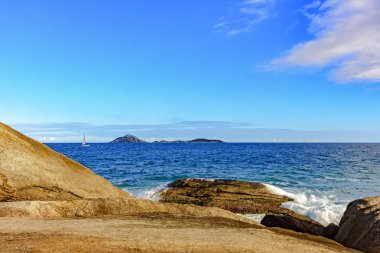 Öğleden sonra boyunca yelken yelkenli