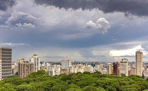 View of buildings and skyline of Sao Paulo city in Brazil — Stock Photo, Image
