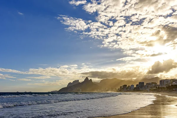 Ipanema Plajı'nda yaz günbatımı 