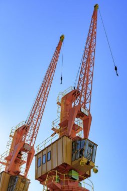 Üstünde belgili tanımlık rıhtım kargo Vinçler