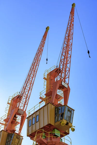 Üstünde belgili tanımlık rıhtım kargo Vinçler