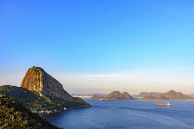 Guanabara Körfezi'nin girişinde gelen kargo gemisi