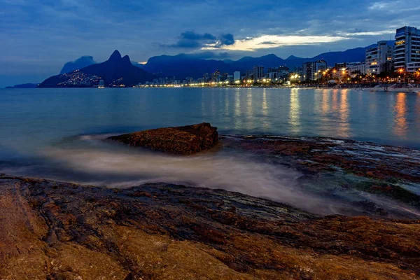 Rio Janeiro Arpoador Taş Binalarıyla Anahat Twoo Kardeşler Tepe Arka — Stok fotoğraf