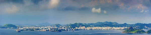 Vista Panorâmica Cidade Niteroi Frente Baía Guanabara Com Seus Edifícios — Fotografia de Stock