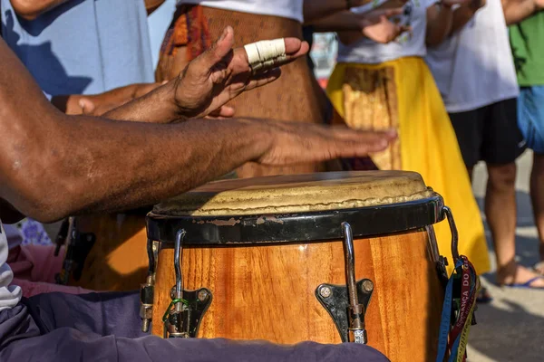 Percussionista Tocando Atabaque Durante Samba Popular Nas Ruas Rio Janeiro — Fotografia de Stock