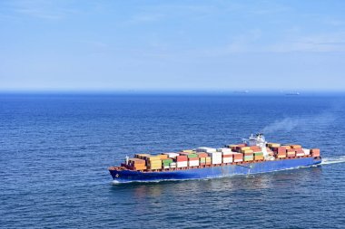 Suları, deniz rio de Janeiro, Brezilya birkaç konteyner taşıyan kargo gemisi