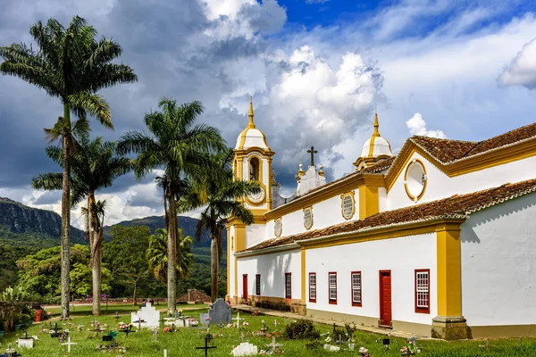 Antiguo Cementerio Jardín Junto Una Antigua Histórica Iglesia Colonial Construida —  Fotos de Stock