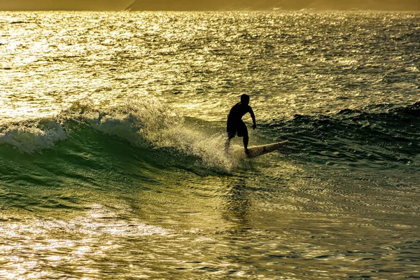 Surfer Golven Van Het Strand Van Ipanema Rio Janeiro Tijdens — Stockfoto