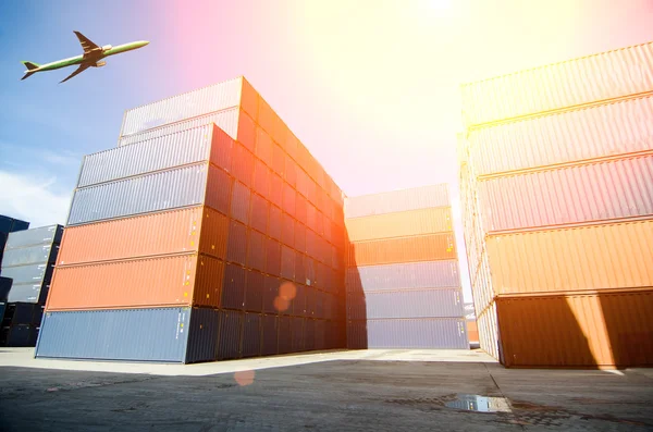 Buque de carga de contenedores industriales para concepto de exportación de importación logística —  Fotos de Stock
