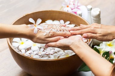 Spa Masaj yumuşak topları, ahşap treaments spa, Tayland, ile bitkisel topu sıkıştırmak ve odak seçin