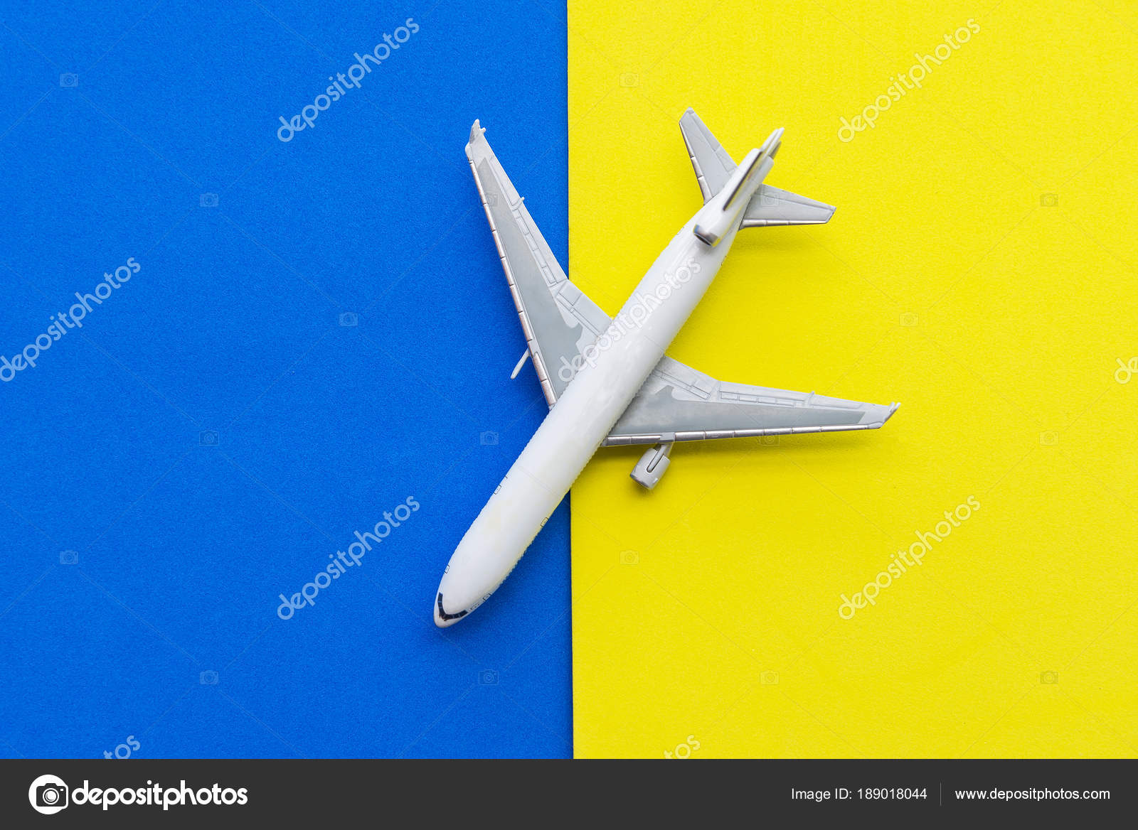 Thème Voyage Avion Miniature Modèle Avion Fond Jaune Bleu